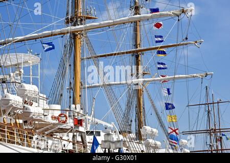 Una bella nave parcheggiato in Baltimore Inner Harbor Foto Stock