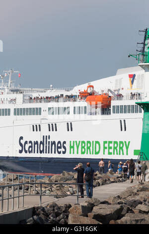 Scandlines' traghetto ibrido di Berlino. Foto Stock