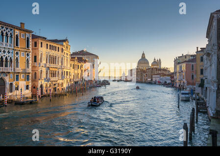 Canali di acqua le maggiori attrazioni turistiche in Italia, Venezia. Foto Stock