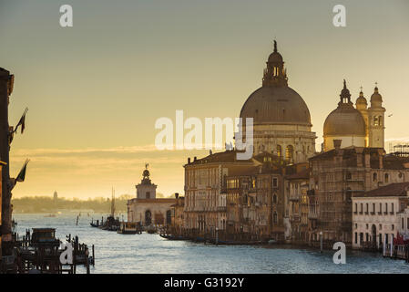 Canali di acqua le maggiori attrazioni turistiche in Italia, Venezia. Foto Stock