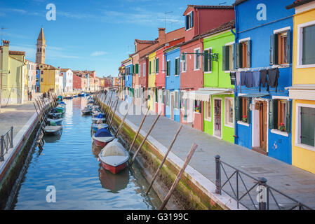 Gli incantevoli angoli della laguna di Venezia e Burano nel sole del pomeriggio. Foto Stock