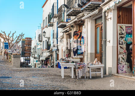 Negozi di souvenir nella città vecchia di Peniscola Foto Stock