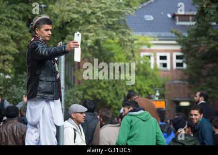 Berlino, Germania, rifugiati attendere per motivi di LaGeSo Foto Stock