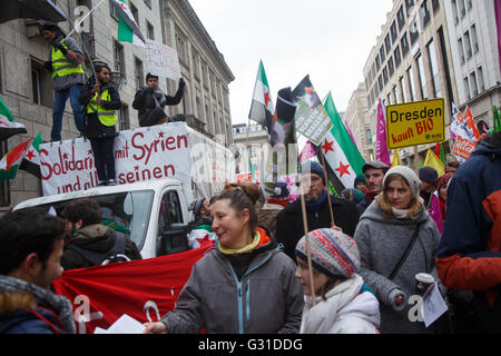 Berlino, Germania, siriani manifestano contro la guerra, Assad e ISIS Foto Stock