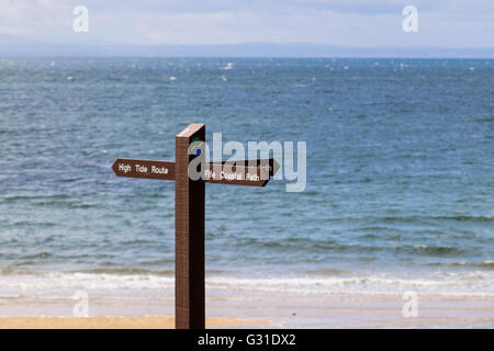 Fife sentiero costiero cartello a West Bay con il mare alle spalle nel Firth of Forth. Elie e Earlsferry, East Neuk, Fife, Scozia, Regno Unito Foto Stock