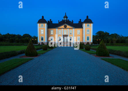 Strömsholm il castello di sera tardi, Västmanland, Svezia. Foto Stock