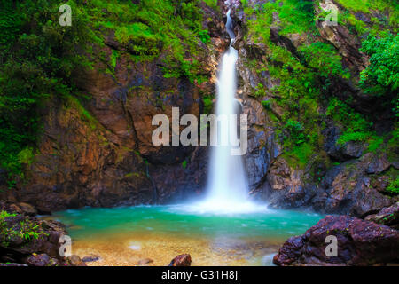 Cascata Jogkradin a Thongphaphum nationalpark in provincia Kanjanaburi, Thailandia Foto Stock