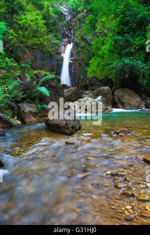 Cascata Jogkradin a Thongphaphum nationalpark in provincia Kanjanaburi, Thailandia Foto Stock