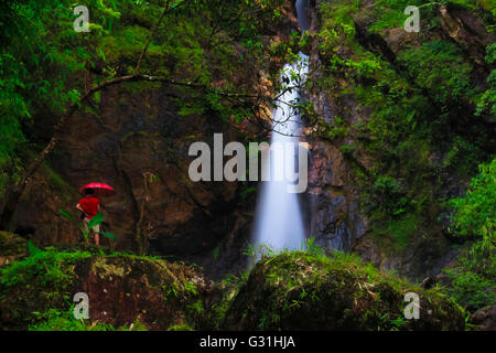 Cascata Jogkradin a Thongphaphum nationalpark in provincia Kanjanaburi, Thailandia Foto Stock