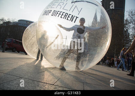 Berlino, Germania, promozione di bikini-house Breitscheidplatz Foto Stock