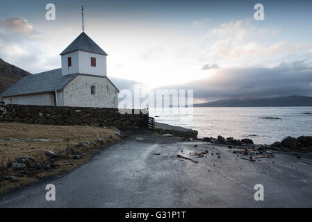 Kirchenfeld, Danimarca, si affaccia sulla chiesa di San Olav's Chiesa presso la costa Foto Stock