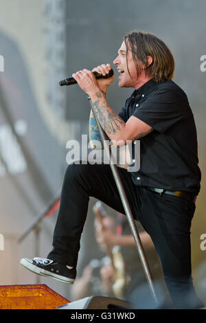 Norimberga, Germania. 05 Giugno, 2016. Il cantante Benjamin Kowalewicz del gruppo di musica il talento del Billy esegue sul palco durante il '2016 Rock im Park' music festival di Norimberga, Germania 5 Giugno 2016. Più di 80 gruppi di musica hanno performe dat festival. Foto: Daniel Karmann/dpa Credito: dpa picture alliance/Alamy Live News Foto Stock