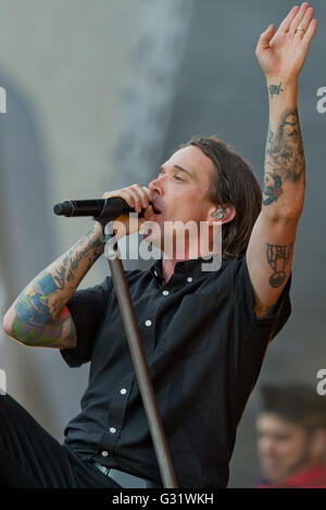 Norimberga, Germania. 05 Giugno, 2016. Il cantante Benjamin Kowalewicz del gruppo di musica il talento del Billy esegue sul palco durante il '2016 Rock im Park' music festival di Norimberga, Germania 5 Giugno 2016. Più di 80 gruppi di musica hanno performe dat festival. Foto: Daniel Karmann/dpa Credito: dpa picture alliance/Alamy Live News Foto Stock