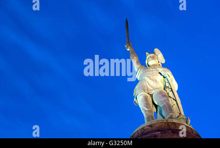 Il Hermannsdenkmal Hermann (monumento) vicino a Detmold (Renania settentrionale-Vestfalia), Germania, 03 giugno 2016. Il monumento di Hermann è una statua colossale e commemora la guerra Cherusci chief Arminius e la battaglia della foresta di Teutoburgo. Foto: Thomas Eisenhuth - nessun filo SERVICE - Foto Stock