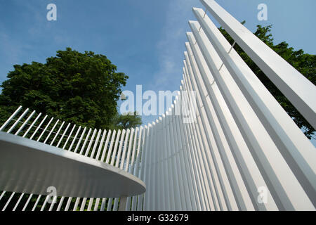 Serpentine Gallery di Londra, Regno Unito. Il 7 giugno 2016. Premere view per il Summer House progettata da Asif Khan. Credito: Malcolm Park/Alamy Live News. Foto Stock