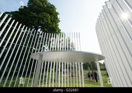 Serpentine Gallery di Londra, Regno Unito. Il 7 giugno 2016. Premere view per il Summer House progettata da Asif Khan. Credito: Malcolm Park/Alamy Live News. Foto Stock