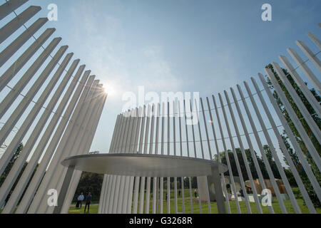 Serpentine Gallery di Londra, Regno Unito. Il 7 giugno 2016. Premere view per il Summer House progettata da Asif Khan. Credito: Malcolm Park/Alamy Live News. Foto Stock