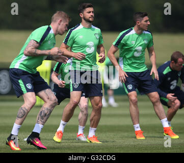 Repubblica di Irlanda di Shane Long durante una delle sessioni di formazione a livello nazionale Sport in campus Abbotstown, Dublino. Foto Stock