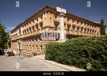 Palacio de Carlos palace, il palazzo di Carlo V, sui motivi dell'Alhambra, Sito Patrimonio Mondiale dell'UNESCO, Granada, Andalusia Foto Stock