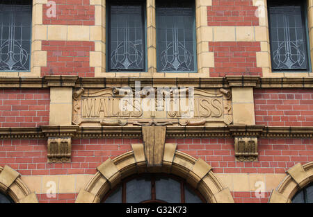 La facciata dell'epoca edoardiana Victoria Terme di Chorlton-su-Medlock in Manchester Foto Stock