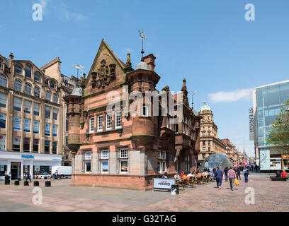 Ex stazione della metropolitana ufficio e ingresso a St Enoch Square a Glasgow, Scotland, Regno Unito Foto Stock