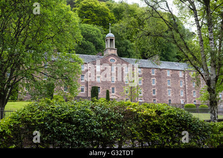 Vista della storica New Lanark UNESCO World Heritage Site in Lanarkshire, Scotland, Regno Unito Foto Stock