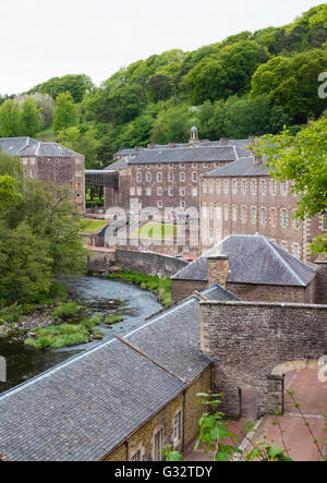 Vista della storica New Lanark UNESCO World Heritage Site in Lanarkshire, Scotland, Regno Unito Foto Stock