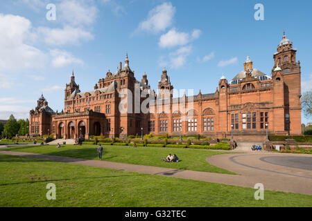 Esterno del Kelvingrove Art Gallery and Museum di Kelvingrove Park nel west end di Glasgow, Scotland, Regno Unito Foto Stock