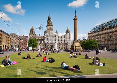Pomeriggio a George Square a Glasgow Scozia, Regno Unito Foto Stock
