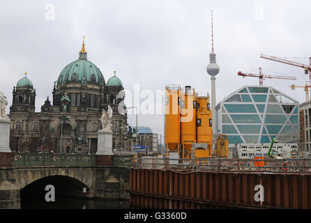 Berlino, Germania, Berliner Dom, la Torre della TV e cassetta Humoldt Foto Stock