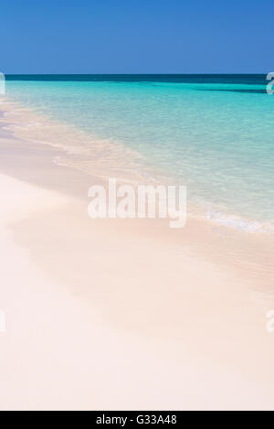 Di sabbia e il mare dei caraibi sfondo Foto Stock