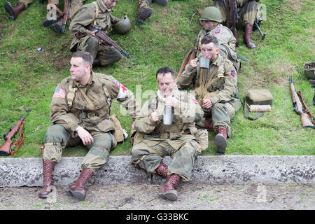 Reenactors a 1940s tempo di guerra sul weekend la grande stazione ferroviaria centrale Foto Stock