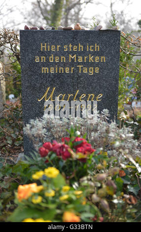 Grab Marlene Dietrich, Kuenstlerfriedhof, Stubenrauchstrasse, Friedenau, Berlino, Deutschland / Künstlerfriedhof Foto Stock