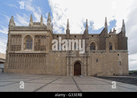 Esterno del monastero di San Giovanni dei Re a Toledo Spagna architetto Juan Guas . (Il Monastero di San Juan de los Reyes) Foto Stock