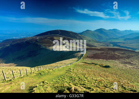 Castlelaw Hill, Turnhouse Hill, Carnethy Hill e Scotti Legge da Allermuir Hill, Pentland Hills, Pentland Hills Regional Park Foto Stock