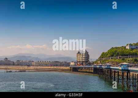 Llandudno costa e Orme a Conwy County Borough, Galles, situato sulla penisola Creuddyn Foto Stock