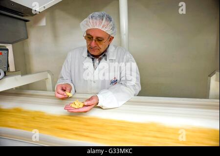 La Molisana pastificio, il controllo di qualità presso il reparto di confezionamento, Campobasso, Regione Molise, Italia, Jan 12, 2012 Cr Foto Stock
