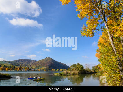 Danubio , Kahlenberg con trasmettitore , Leopoldsberg con San Leopoldo , Kahlenbergerdorf, canoisti, Austria, Vienna Foto Stock