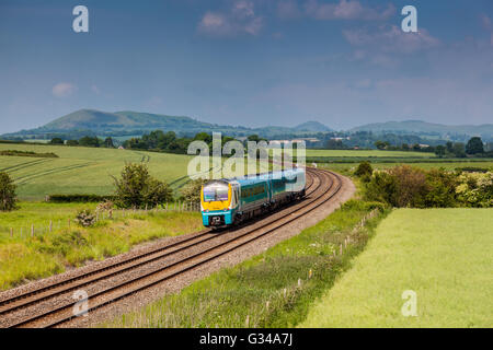 Arriva Trains Wales servizio sulla linea di marche (Cardiff a Manchester) tra craven arms e Church Stretton, Shropshire Foto Stock