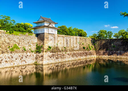 Mura di cinta del castello di Osaka in Giappone Foto Stock