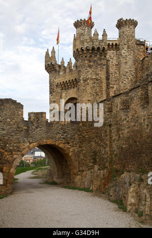 Tredicesimo secolo Cavalieri Templari nel castello di Ponferrada Spagna lungo il Camino di Santiago de Compostela, il modo Foto Stock