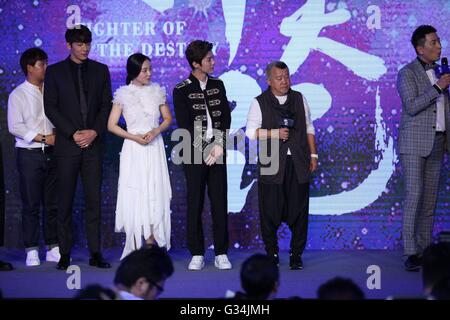 Shanghai, Cina. 07Th Giugno, 2016. Lu Han e Eric Tsang partecipare alla conferenza stampa del Fighter del destino a Shanghai in Cina il 7 giugno, 2016. © TopPhoto/Alamy Live News Foto Stock