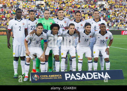 Pasadena, Stati Uniti d'America. Il 7 giugno, 2016. I giocatori di partenza della Colombia line up prima della Copa America Centenario gruppo una corrispondenza tra la Colombia e il Paraguay al Rose Bowl Stadium di Pasadena, California, Stati Uniti, 7 giugno 2016. © Yang Lei/Xinhua/Alamy Live News Foto Stock