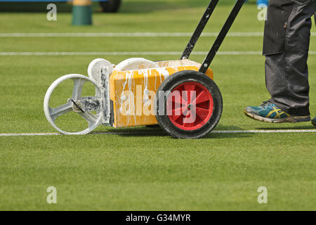 Nottingham Tennis Center, Nottingham, Regno Unito. Il giorno 08 Giugno, 2016. Aegon WTA Nottingham Open Day 5. Ultimi preparativi per il gioco di oggi © Azione Sport Plus/Alamy Live News Foto Stock