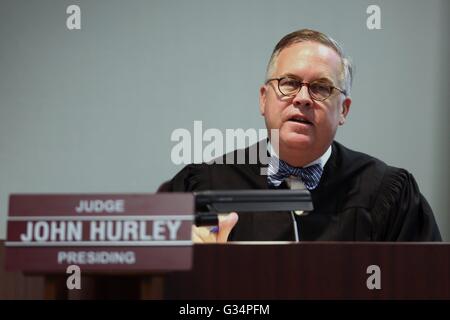 30 maggio 2014 - Ft. Lauderdale, FL - Florida, Stati Uniti d'America - Stati Uniti - (ABB) fl-courtchattertv-chatroom-053014c - il giudice Giovanni ''Jay'' Hurley sul banco in magistrato (bond) corte al Broward County Courthouse in Fort Lauderdale su Venerdì, 30 maggio 2014. Amy Beth Bennett, Sun Sentinel....South Florida; nessun MAGS; NESSUNA VENDITA; NO INTERNET; NO TV. (Credito Immagine: © Sun-Sentinel via ZUMA filo) Foto Stock