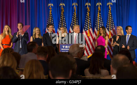 Briarcliff Manor, New York, Stati Uniti d'America. Il 7 giugno, 2016. Donald Trump parla durante il post-elettorale commento al Trump National Golf Club Westchester Credito: lev radin/Alamy Live News Foto Stock