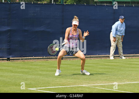 Nottingham Tennis Center, Nottingham, Regno Unito. Il giorno 08 Giugno, 2016. Aegon WTA Nottingham Open Day 5. Alison Riske NEGLI STATI UNITI D' AMERICA in azione Credit: Azione Plus sport/Alamy Live News Foto Stock