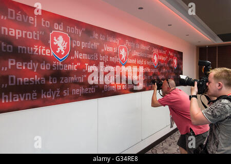 Tours, Francia. Il giorno 08 Giugno, 2016. Il Clarion Hotel Chateau Belmont a Tours in Francia, giugno 8, 2016. La Czech National Soccer team si soggiornare in questo hotel durante l'Euro 2016. © David Tanecek/CTK foto/Alamy Live News Foto Stock