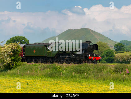 Flying Scotsman tira le cattedrali Express passato il Lawley collina attraverso il Shropshire Hills a Church Stretton, Shropshire, Inghilterra, Regno Unito. Foto Stock