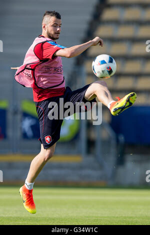 Tours, Francia. Il giorno 08 Giugno, 2016. Daniel Pudil assiste la nazionale ceca la sessione di training a Tours in Francia, giugno 8, 2016 dove alloggiare durante il campionato di calcio EURO 2016. © David Tanecek/CTK foto/Alamy Live News Foto Stock